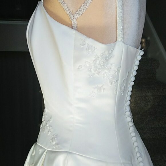 Off-White Beaded Strap Wedding Gown with Train – Size 10 | Divas & Queens - Picture 11 of 14
